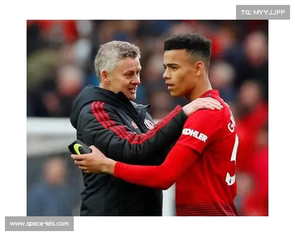 曼联客场球衣销量飙升 姆伯莫印号成球迷首选助创新高 曼联客场球衣销量飙升 姆伯莫印号成球迷首选助创新高