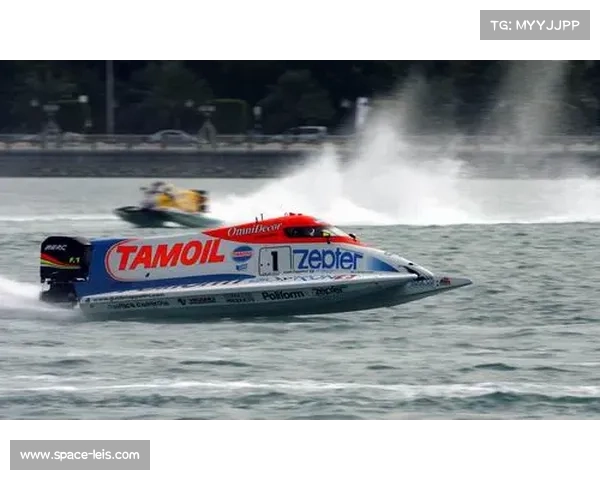 世界摩托艇锦标赛：阿联酋站油料泄漏事故，比赛暂停清理